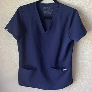 FIGS Casma™ Three-Pocket Scrub Top size XS